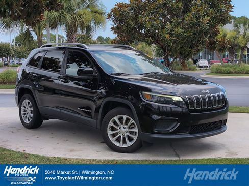 Used 2020 Jeep Cherokee Latitude FWD image 1