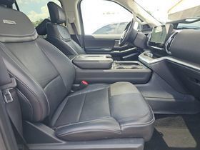 Used 2025 Ford Expedition Platinum AWD/4WD image 8