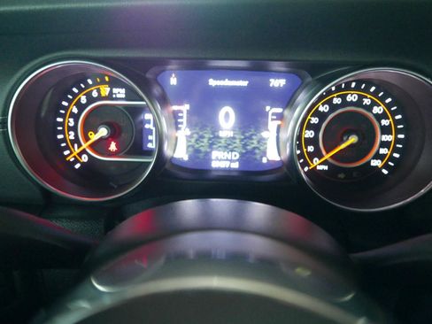 Used 2020 Jeep Gladiator Overland AWD/4WD image 13
