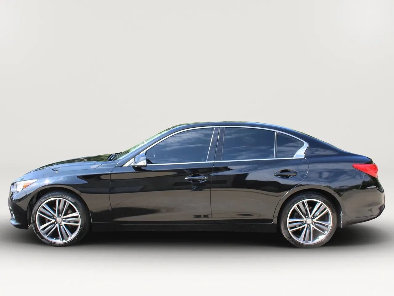 Used 2015 INFINITI Q50 Premium w/ Navigation Package AWD/4WD image 5