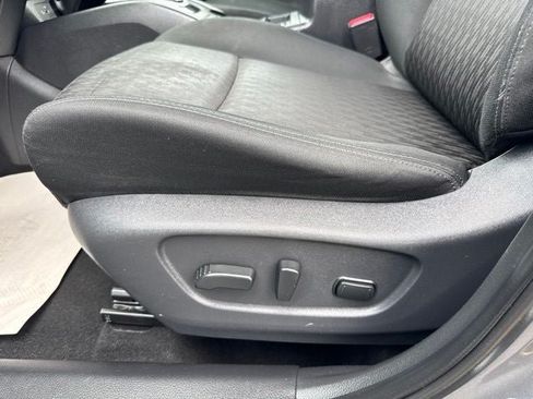 Used 2018 Nissan Rogue SV FWD image 11