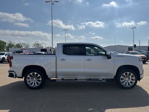 Used 2021 Chevrolet Silverado 1500 High Country w/ Technology Package image 2