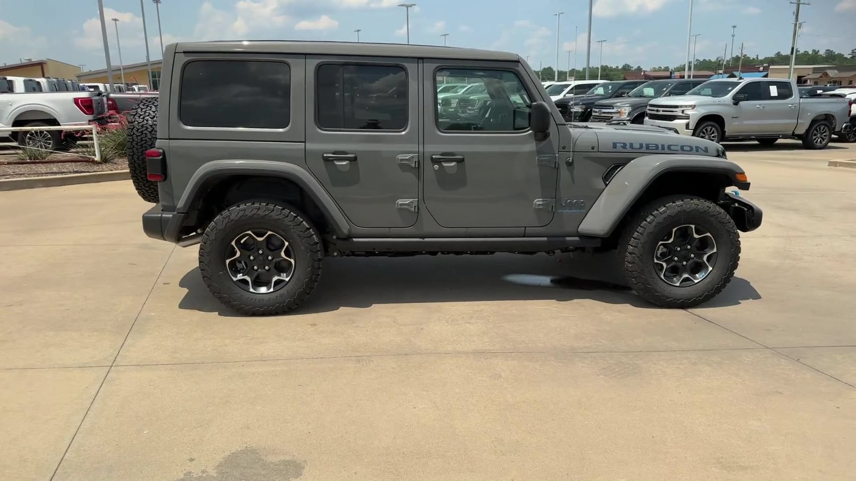 New 2023 Jeep Wrangler Unlimited Rubicon 4xe w/ Cold Weather Group AWD/4WD image 9
