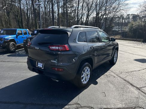 Used 2015 Jeep Cherokee Latitude w/ Comfort/Convenience Group image 9