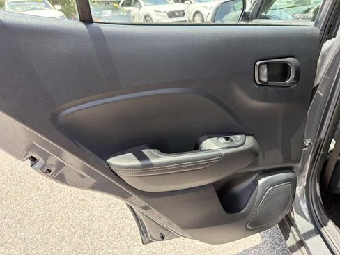 Used 2023 Hyundai Venue Limited w/ Cargo Package FWD image 12