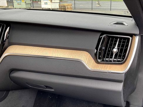 New 2026 Volvo XC60 T8 Plus w/ Protection Package Premier image 28