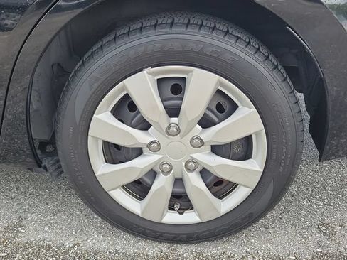 Used 2015 Toyota Corolla LE FWD image 3