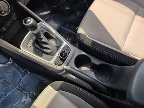 Used 2025 Hyundai Venue SEL FWD image 23