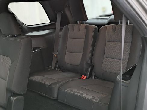 Used 2019 Ford Explorer XLT w/ Class III Trailer Tow Package AWD/4WD image 13