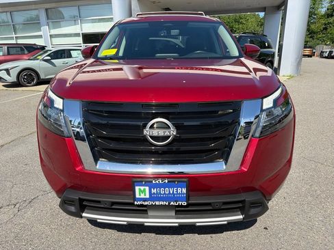 Used 2023 Nissan Pathfinder SL AWD/4WD image 9