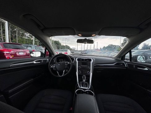 Used 2015 Ford Fusion SE w/ Equipment Group 201A FWD image 17