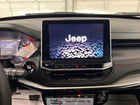 Used 2025 Jeep Compass Trailhawk AWD/4WD image 43