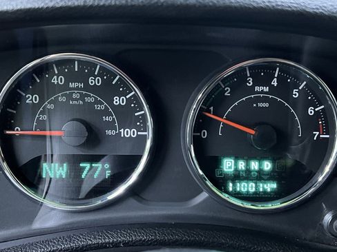Used 2016 Jeep Wrangler Unlimited Sahara w/ Connectivity Group AWD/4WD image 17
