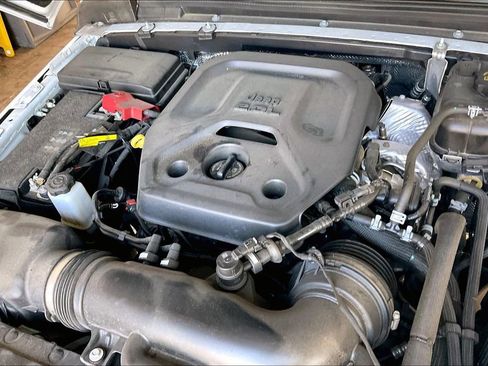 Used 2025 Jeep Wrangler Unlimited Sahara AWD/4WD image 29