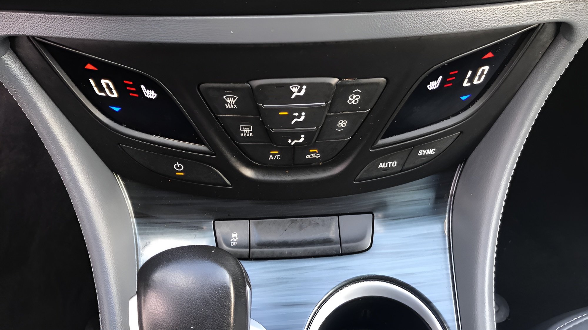 Used 2020 Buick Envision Essence AWD/4WD image 30