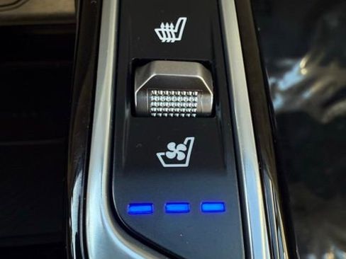 Used 2025 Kia Sorento SX image 31