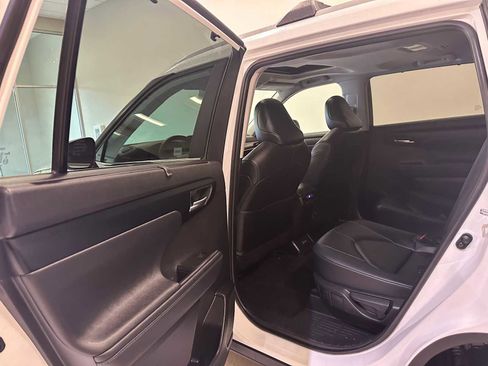 Used 2023 Toyota Highlander XLE AWD/4WD image 24