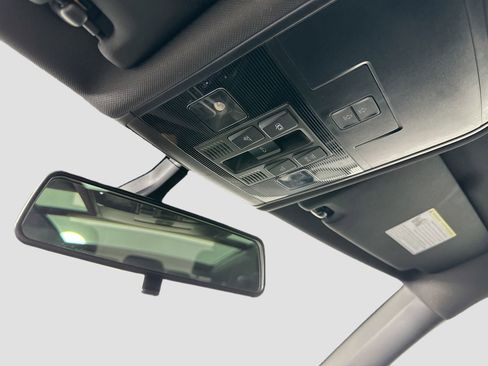 Certified 2021 Volkswagen Tiguan SE R-Line image 18