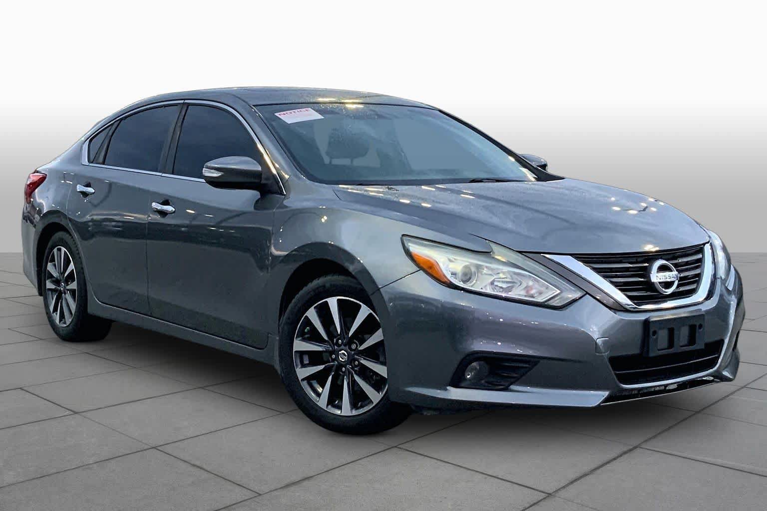 Used 2016 Nissan Altima 2.5 SV w/ Convenience Package FWD image 3