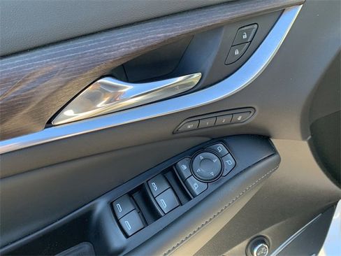 Used 2023 Buick Enclave Avenir w/ Avenir Technology Package image 17