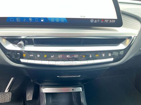 Used 2025 Cadillac Lyriq Sport AWD/4WD image 16