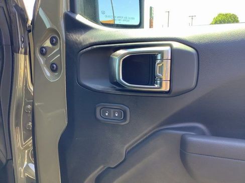 New 2025 Jeep Gladiator Sport image 38