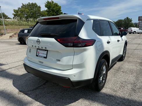Used 2024 Nissan Rogue S AWD/4WD image 3