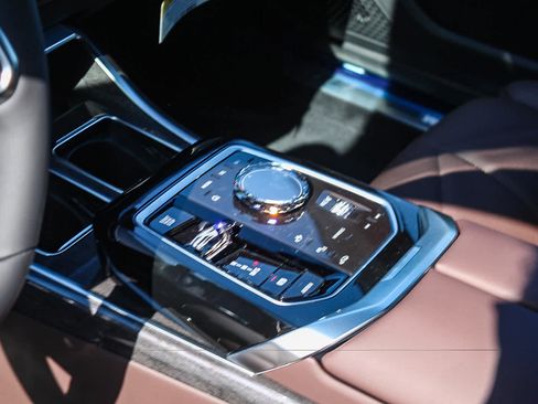 New 2026 BMW 740i w/ Premium Package RWD image 18