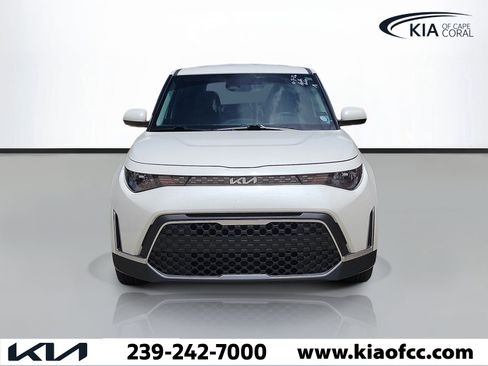 Used 2025 Kia Soul LX FWD image 2