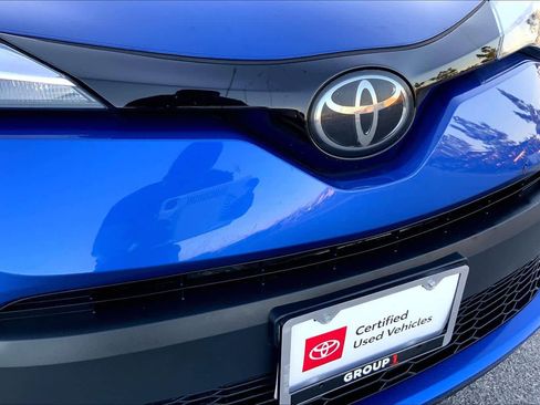 Used 2022 Toyota C-HR XLE image 28