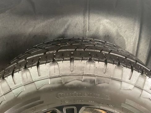 Used 2023 GMC Acadia AT4 w/ Technology Package image 8