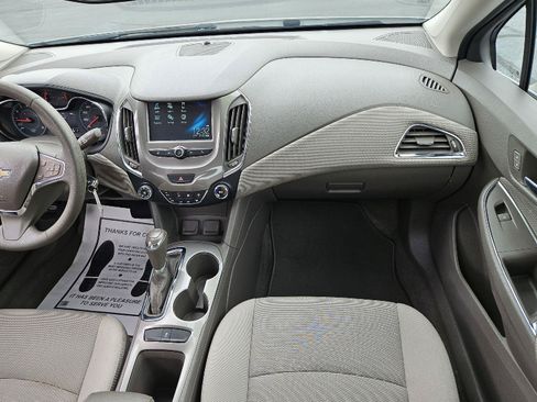 Used 2018 Chevrolet Cruze LT FWD image 13