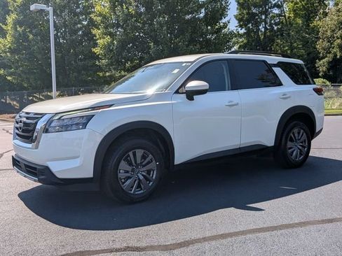 Used 2024 Nissan Pathfinder SV FWD image 5