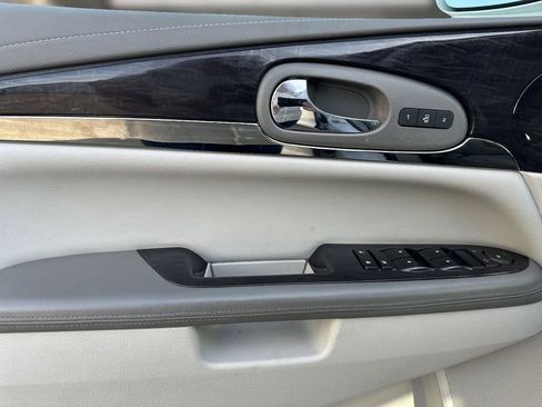 Used 2017 Buick Enclave Leather FWD image 10