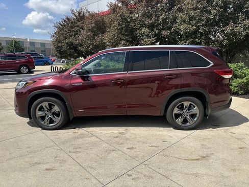 Used 2017 Toyota Highlander Limited Platinum AWD/4WD image 9