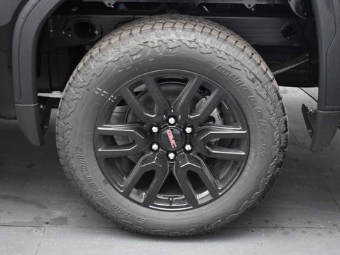 Used 2025 GMC Sierra 1500 Elevation image 5