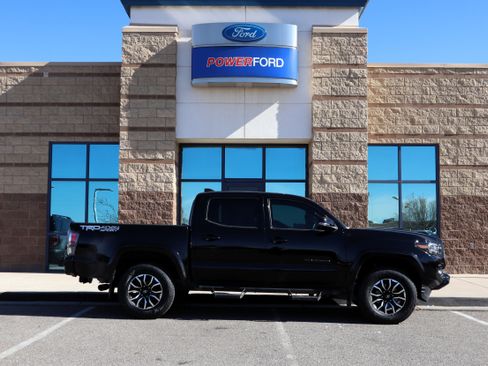 Used 2023 Toyota Tacoma TRD Sport V6 image 5