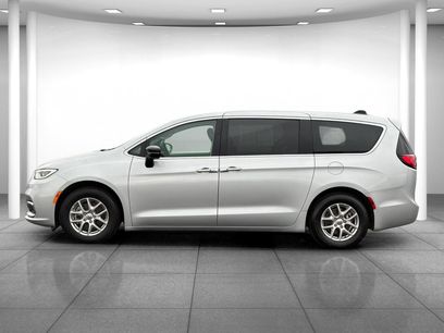 Used 2024 Chrysler Pacifica Touring-L