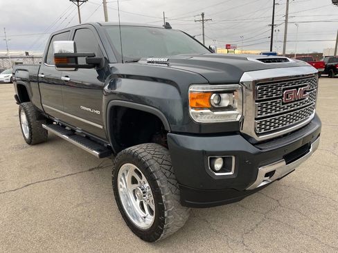 Used 2018 GMC Sierra 2500 Denali w/ Duramax Plus Package image 8