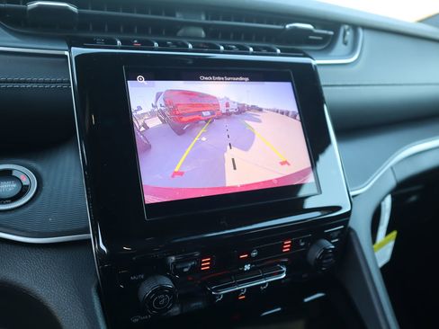 New 2026 Jeep Grand Cherokee Laredo image 6