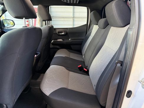 Used 2020 Toyota Tacoma TRD Off-Road AWD/4WD image 18