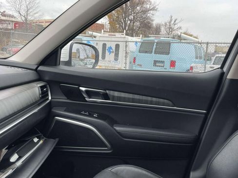 Used 2023 Kia Telluride EX w/ EX Captain's Chair Package image 30