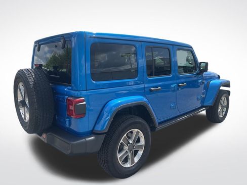 Used 2022 Jeep Wrangler Unlimited Sahara w/ Cold Weather Group AWD/4WD image 6