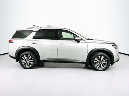 Used 2025 Nissan Pathfinder SL AWD/4WD image 10