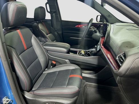 Used 2024 Chevrolet Traverse RS w/ LPO, Floor Liner Package FWD image 27