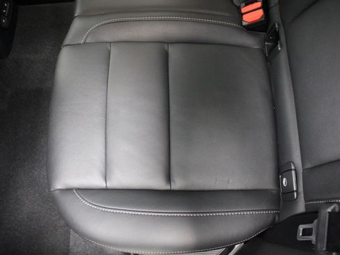 Used 2021 Volvo XC40 T5 Momentum image 23