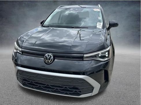 Used 2025 Volkswagen Taos SE FWD image 3
