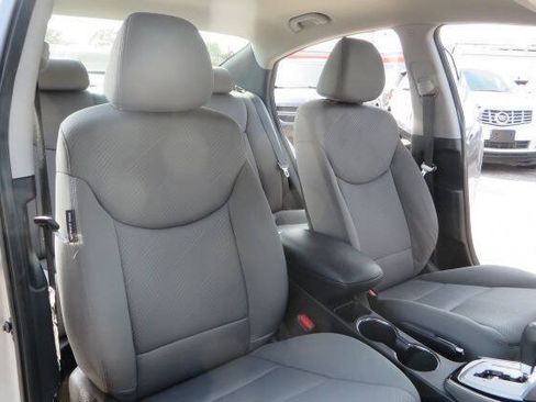 Used 2012 Hyundai Elantra GLS FWD image 25