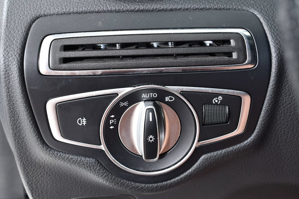 Used 2017 Mercedes-Benz C 300 4MATIC Sedan image 31