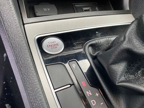 Used 2022 Volkswagen Passat 2.0T image 11